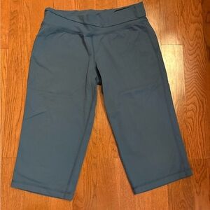 Patagonia Blue Capri Leggings Athletic Wear. Size women’s medium.